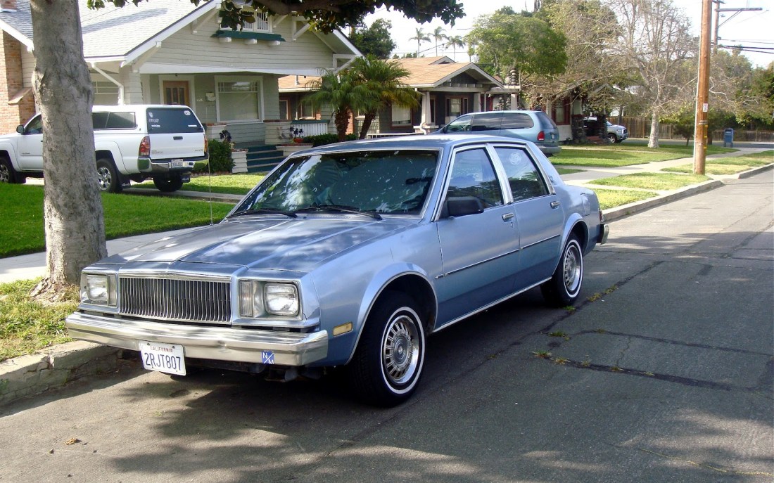 Buick-Skylark-1982-3